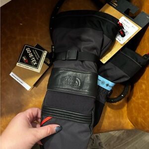 The North Face Montana Pro GTX Mitt - Black size large